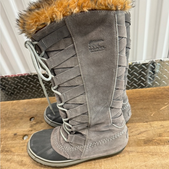 Sorel Gray and Brown Winter Boots with Insulated Lining - Picture 2 of 3